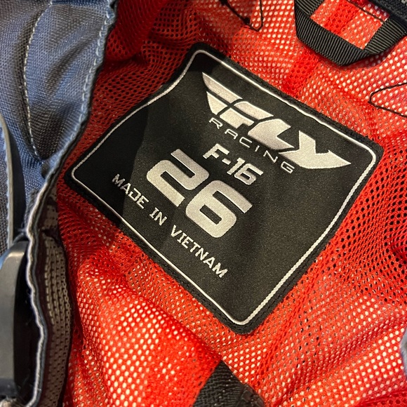 Flying F-16 Racing Gear - Picture 5 of 5